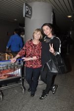 Amy Jackson snapped with mom in Airport, Mumbai on 19th Feb 2015